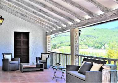 Villa LAS ENCINAS-en el pueblo de Esporles- Mallorca