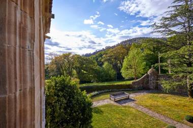 Helguera Palacio Boutique & Antique