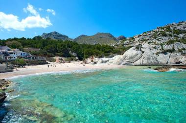 Mediterranean Villa Mariner next to the Sea