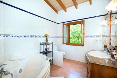 Family Villa Bobis with Private Pool