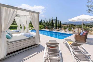 Villa Siquier - Luxury Retreat with Mountain Views