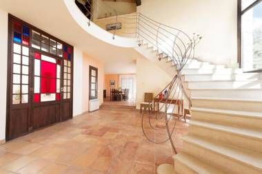 Villa Hidden Retreat / Denga