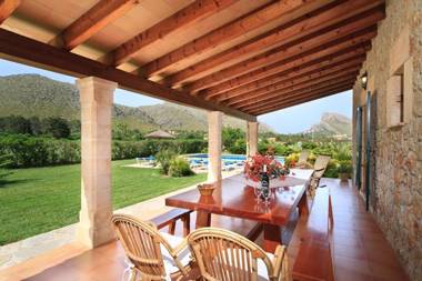 Attractive Villa Pera