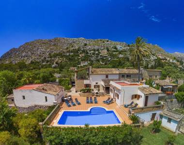 Villa Sa Font / Les Cases de la Font