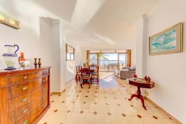 Emma Beachfront Apartment