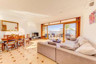 Emma Beachfront Apartment