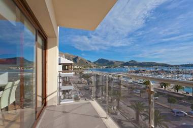 Penthouse Marina seafront apartment