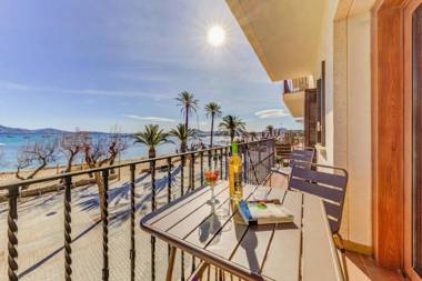 Beachfront Apartment Vora Mar