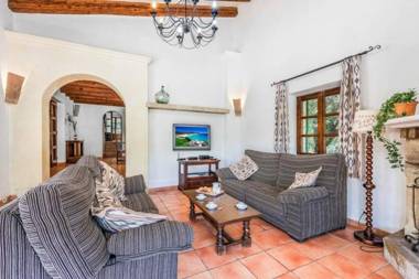 Pretty villa close to Cala San Vicente Special Prices Hire Car for Guests