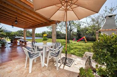 Villa Sort Den Jaume with pool large garden