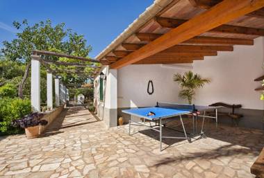 Villa Sort Den Jaume with pool large garden