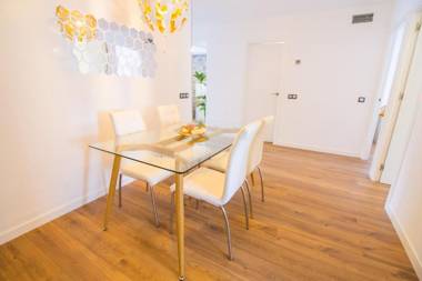 Beautiful apartment recently renovated with wifi and A c