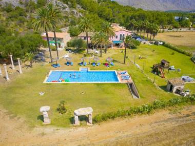 2 bedrooms appartement with shared pool enclosed garden and wifi at Pollenca 1 km away from the beach