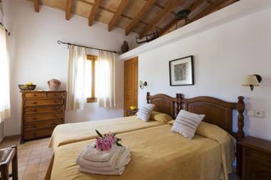 2 bedrooms appartement with shared pool enclosed garden and wifi at Pollenca 1 km away from the beach