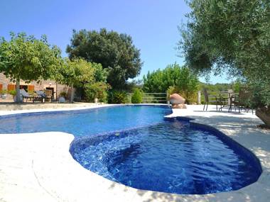 Lovely Holiday Home in Alcúdia with Jacuzzi and Private Pool