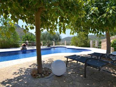 Lovely Holiday Home in Alcúdia with Jacuzzi and Private Pool
