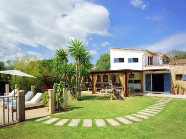Luxurious country house with heated pool for 8 people in Pollensa
