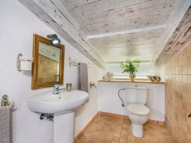 Beautiful country house set on a hilltop with views of the Sierra de Tramuntana