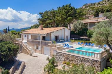 Luxury villa in Pollença with pool and sea views for 12 guests