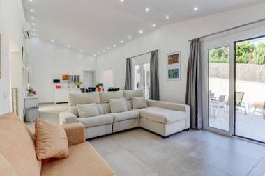 Villa Zaragoza by Villa Plus