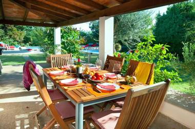 Villa Garriguer by Villa Plus