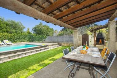 Villa Rafaleta by Villa Plus