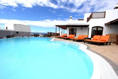 Villa Oceano Once - 5 Bedroom private pool and hot tub