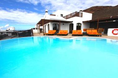 Villa Oceano Once - 5 Bedroom private pool and hot tub
