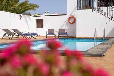 Vista Lobos entre volcanes y oceano