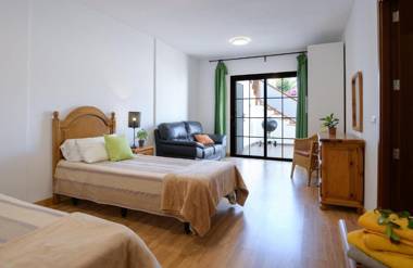 Stunning 4-Bed Villa in Playa Blanca