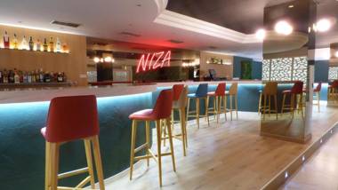 Apartamentos turísticos Jardines del Plaza