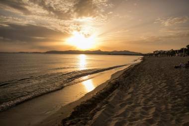 Coral beach house & food