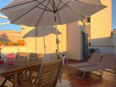 28 Townhouse 200mts from sea/beach