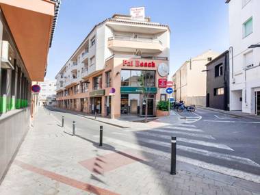 Modern Apartment in Palamós with Balcony