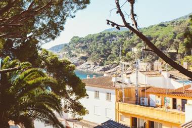 Tamariu Roca Rubia 1- cozy terrace and balcony with views of the seavilla