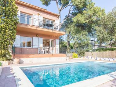 Apartment near the sea with shared swimming pool in Costa Brava