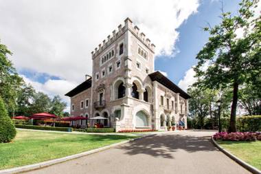 Castillo Del Bosque La Zoreda