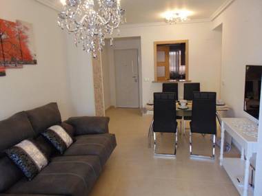 Apartamentos varios con 2 dorm en Marina Dor la playa de Amplaries vista lateral al mar