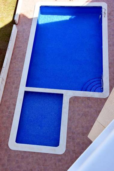 HE Zenia San Francisco