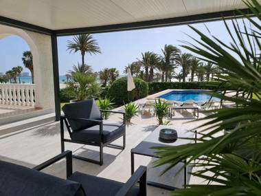 Villa on the beach Playa Flamenca