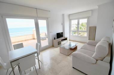 Atico espectacular piscina privada frontal al mar