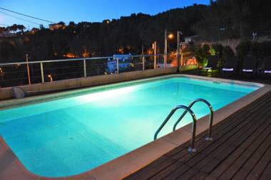 Villa Los Pinos 14 People AC Very confortable Outdoor area View Calm Area 10 minutes Drive From Sitges