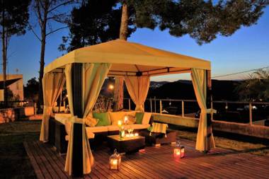 Villa Los Pinos 14 People AC Very confortable Outdoor area View Calm Area 10 minutes Drive From Sitges