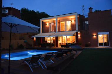 Villa Sitges Maria Sunny Oriented SW AC Confortable High Quality 5 star guest coments