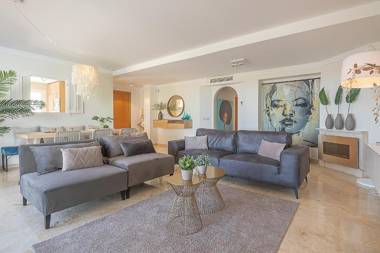 Apt Mairena Forest sea view & pool