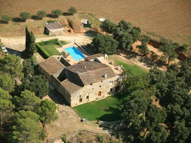 Traditional estate from the XIV century with swimming pool