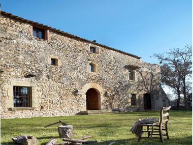 Traditional estate from the XIV century with swimming pool