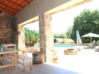 Traditional estate from the XIV century with swimming pool