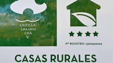 Casa de cuatro habitaciones con piscina privada en Cabañeros