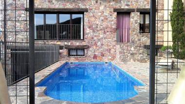 Casa de cuatro habitaciones con piscina privada en Cabañeros